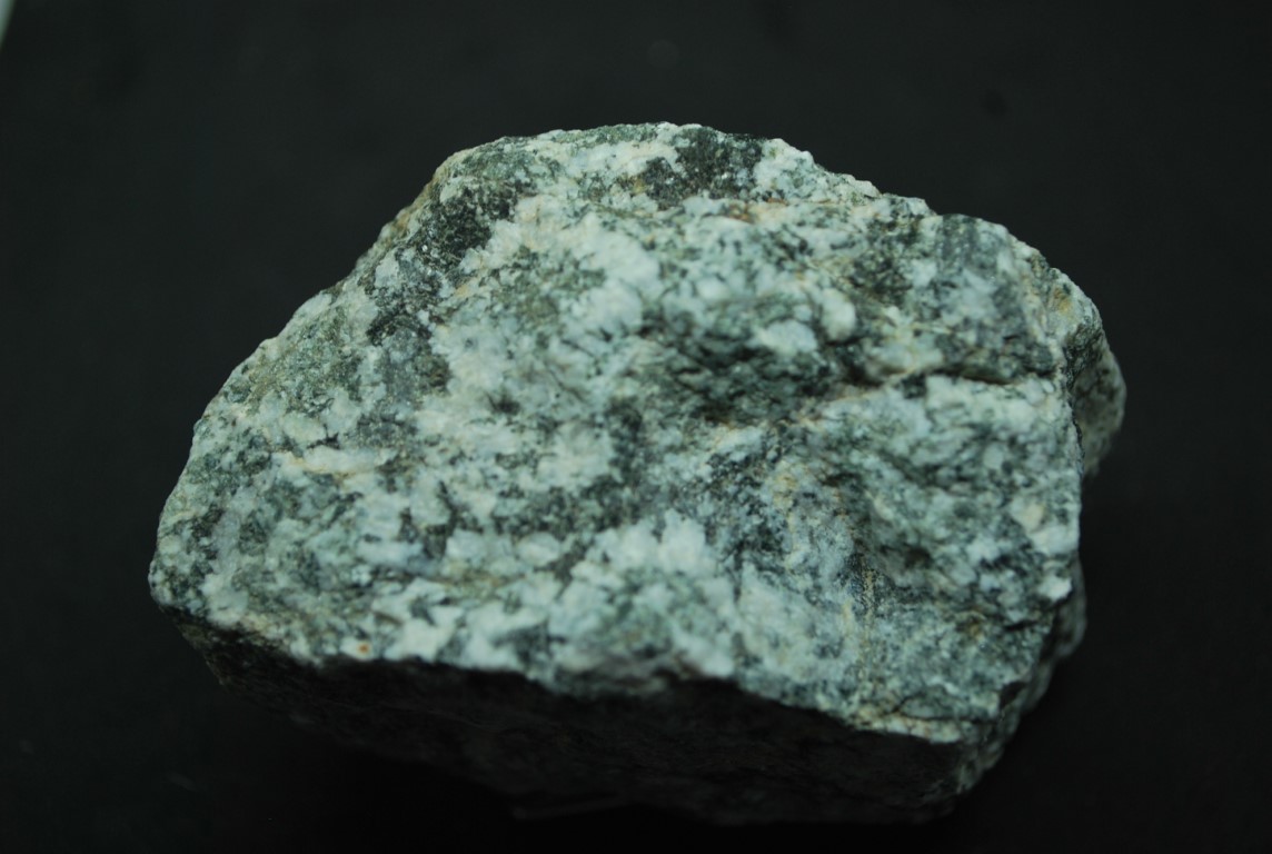 BLOC BRUT DE DIORITE ORBICULAIRE CORSE
